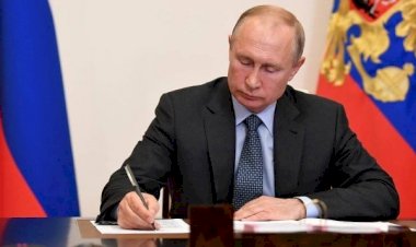 Putin, yabancıların beklediği yasayı onayladı