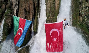 Türkiye ile Azerbaycan arasında vizesiz seyahat için kimlik kartı yeterli olacak