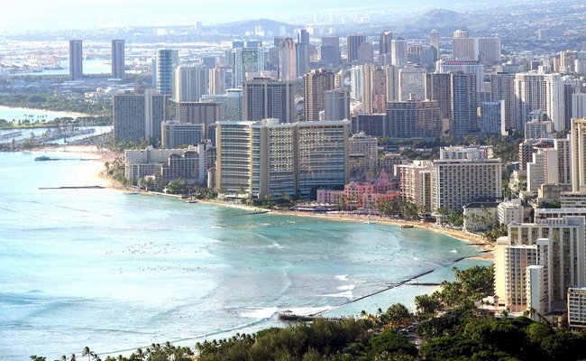 COVID-19 kısıtlamaları rahatlarken turizm sektörü Hawaii'yi terörize etmeye devam ediyor