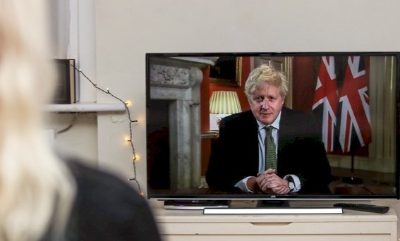 Boris Johnson, İngiltere için yeni tecrit ilan etti Evde kalın, hayat kurtarın