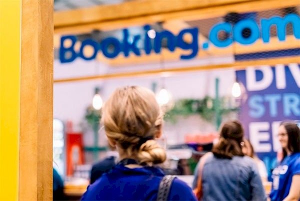 Rusya dan Booking Ayrıldı